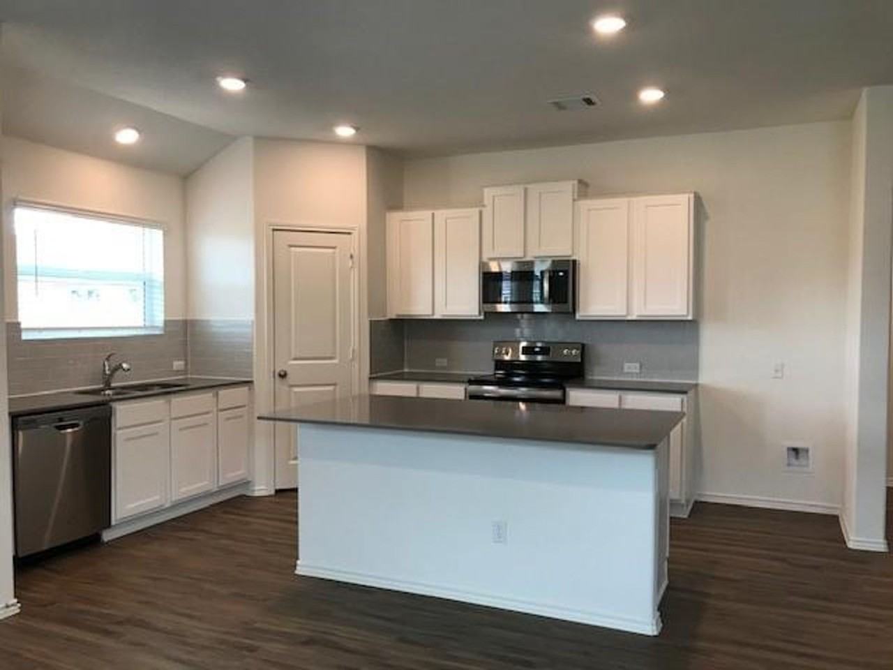 107 Ozark Dr - Photo 4 of 18