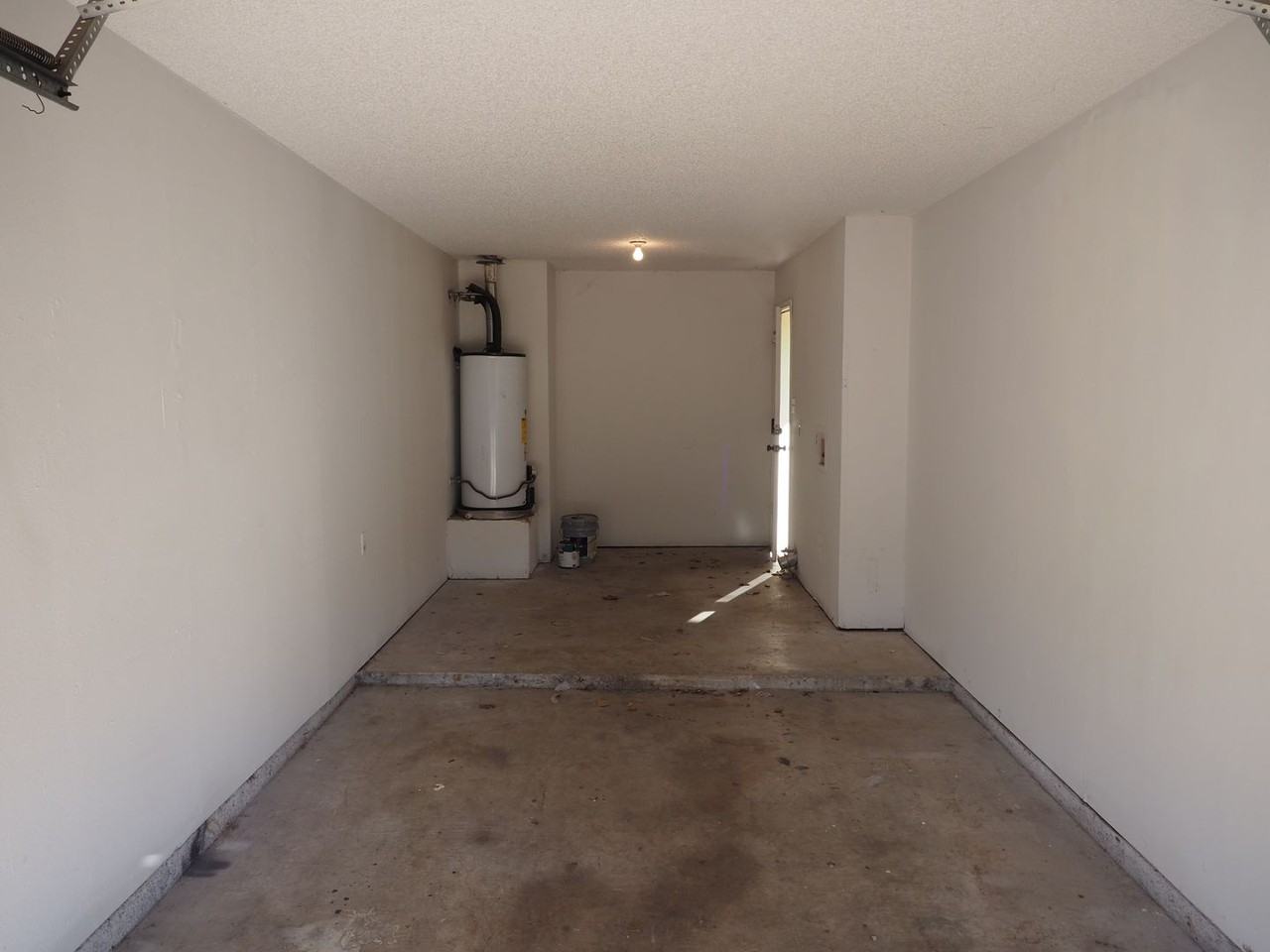 1401 Hermitage Dr - Photo 4 of 21