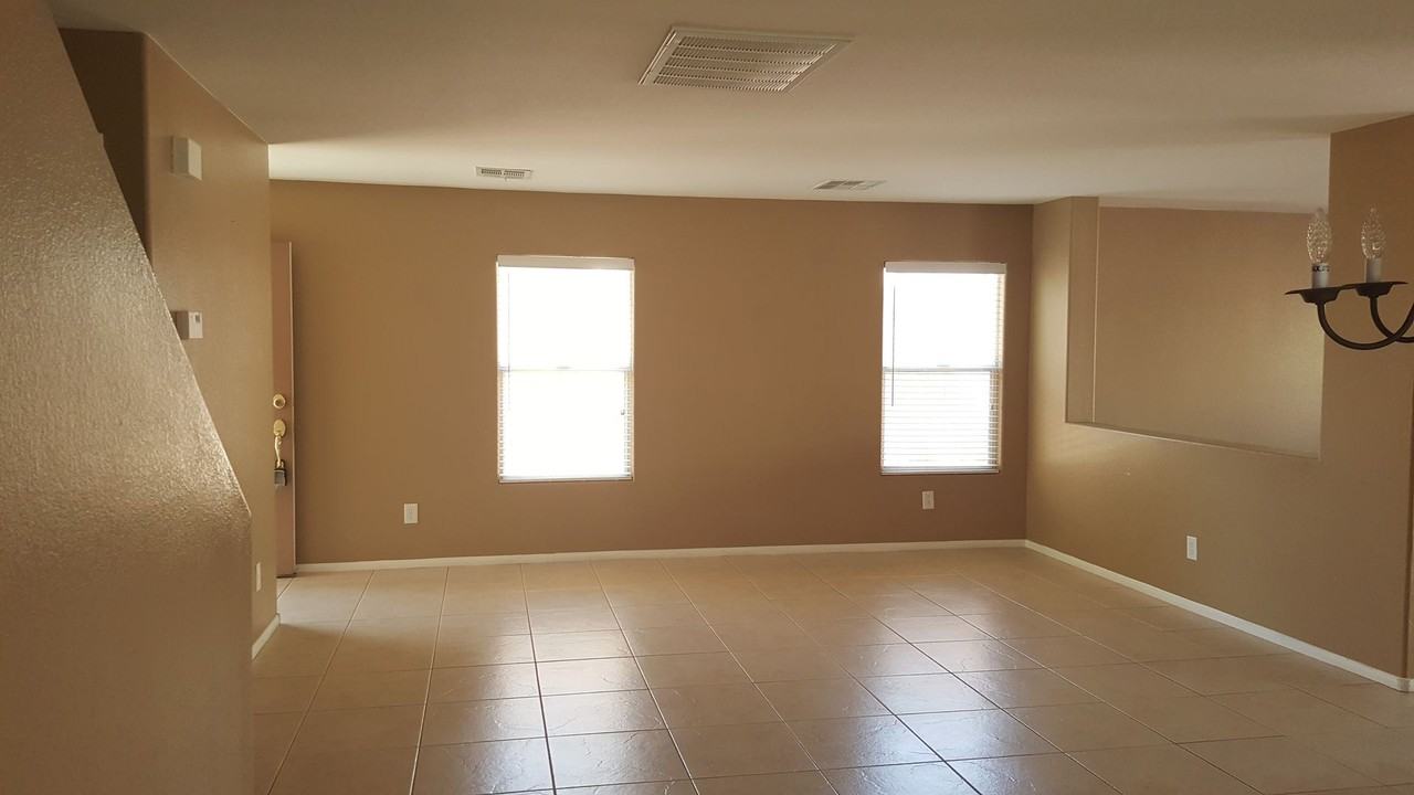 5052 Diamond Ranch Ave - Photo 7 of 28
