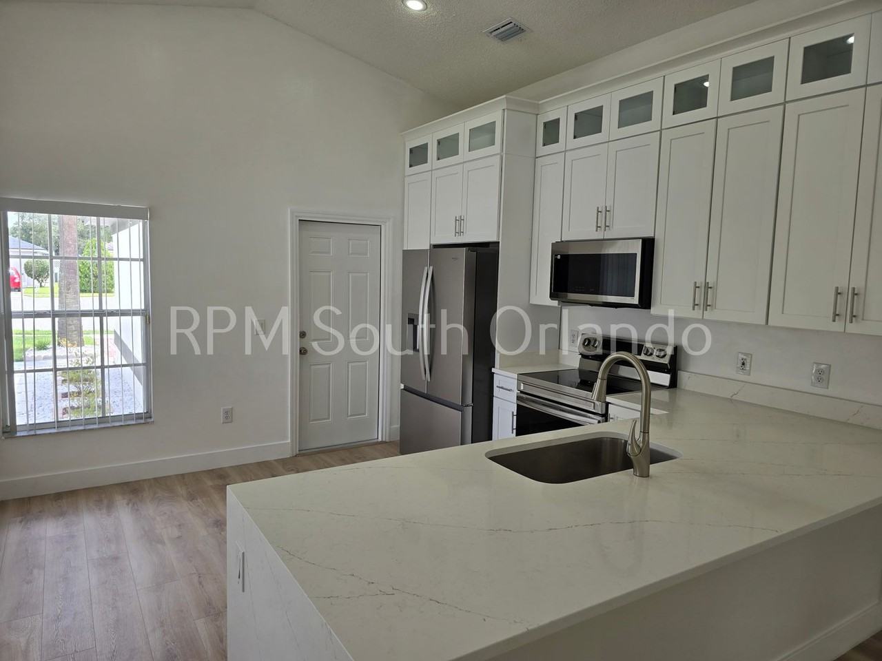 1732 Brook Hollow Dr - Photo 2 of 17