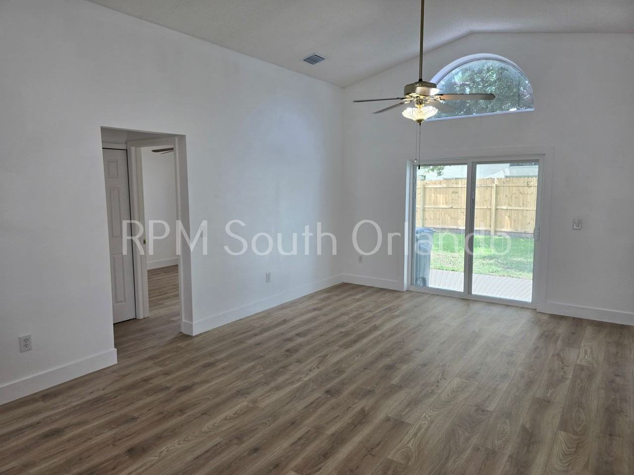 1732 Brook Hollow Dr - Photo 4 of 17