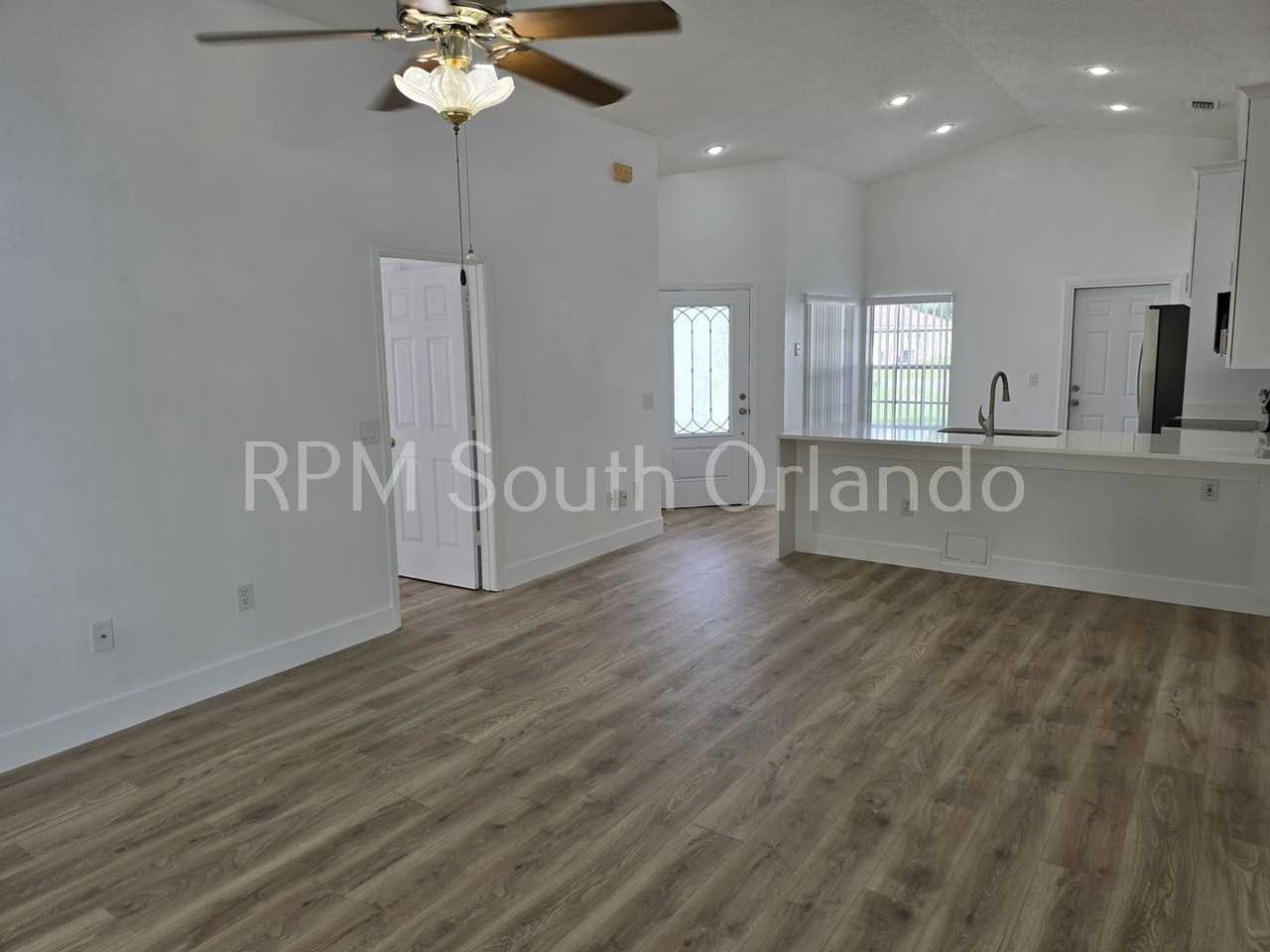 1732 Brook Hollow Dr - Photo 6 of 17