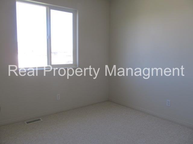 817 S 200 E - Photo 6 of 12