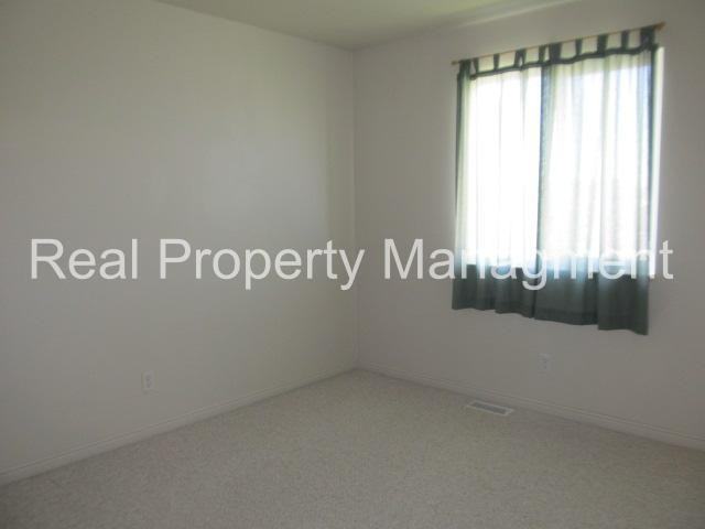 817 S 200 E - Photo 7 of 12