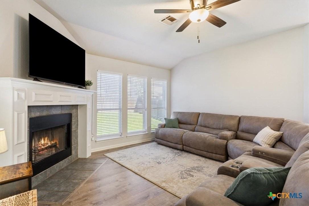 709 Bighorn Dr - Photo 5 of 25