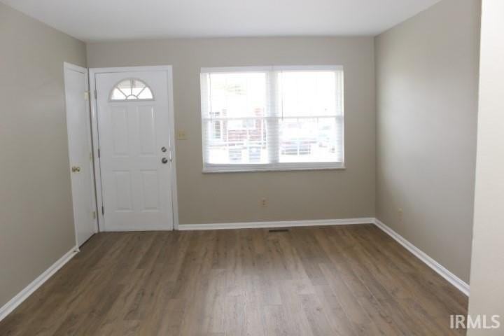 2555 Stanley Ct - Photo 2 of 10