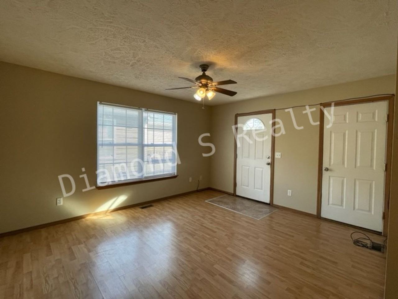 2415 W High St - Photo 2 of 16