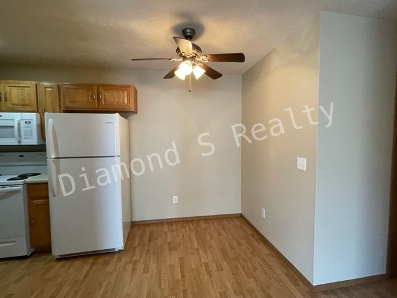 2415 W High St - Photo 4 of 16