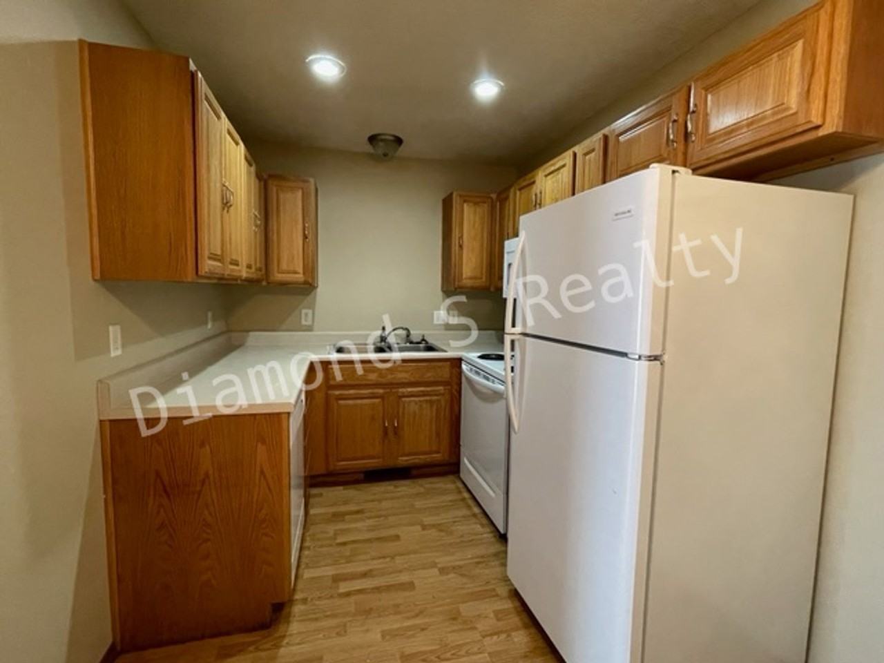 2415 W High St - Photo 5 of 16