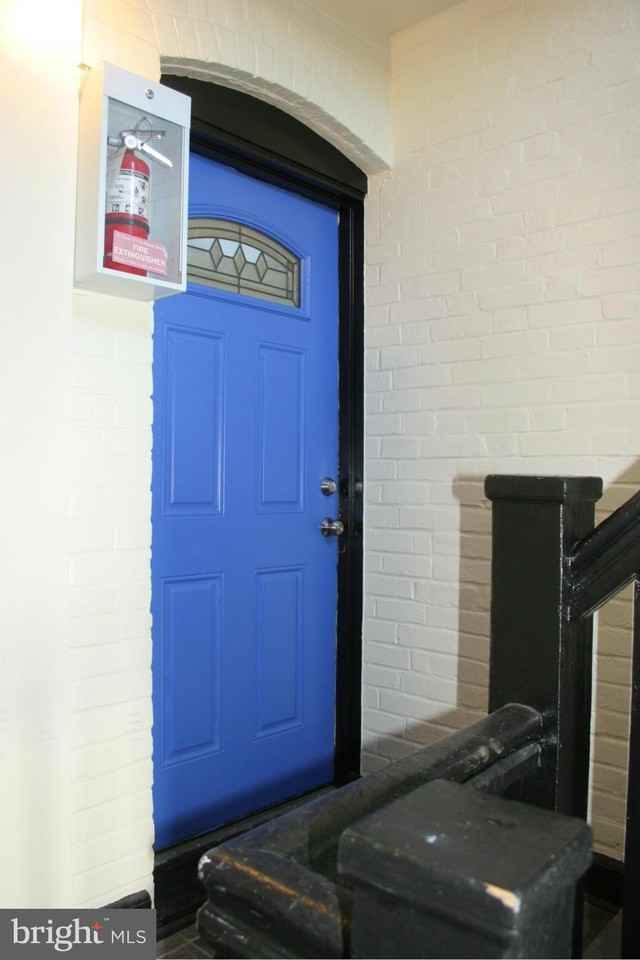 1040 6th St Ne #202 - Photo 2 of 12