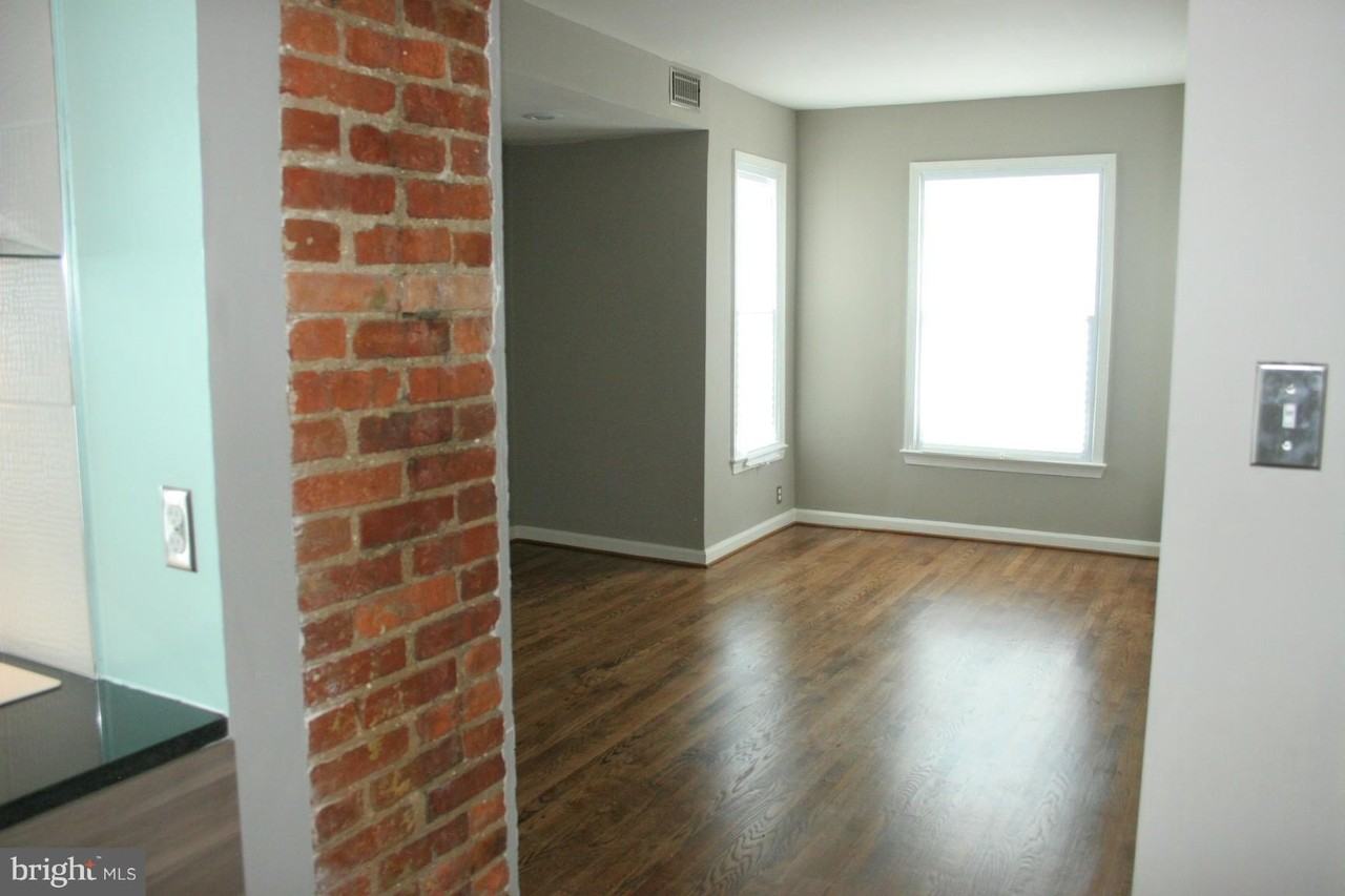 1040 6th St Ne #202 - Photo 3 of 12