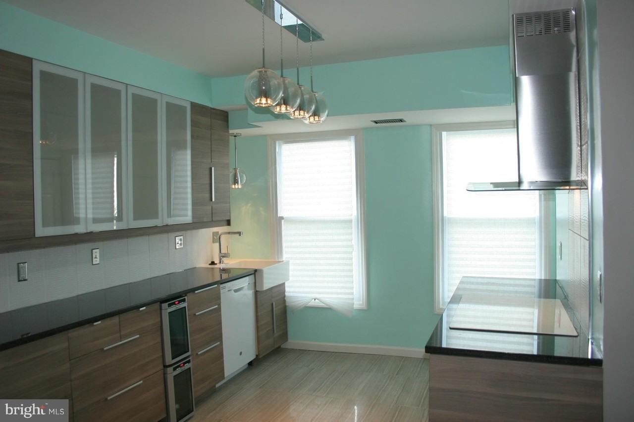 1040 6th St Ne #202 - Photo 5 of 12