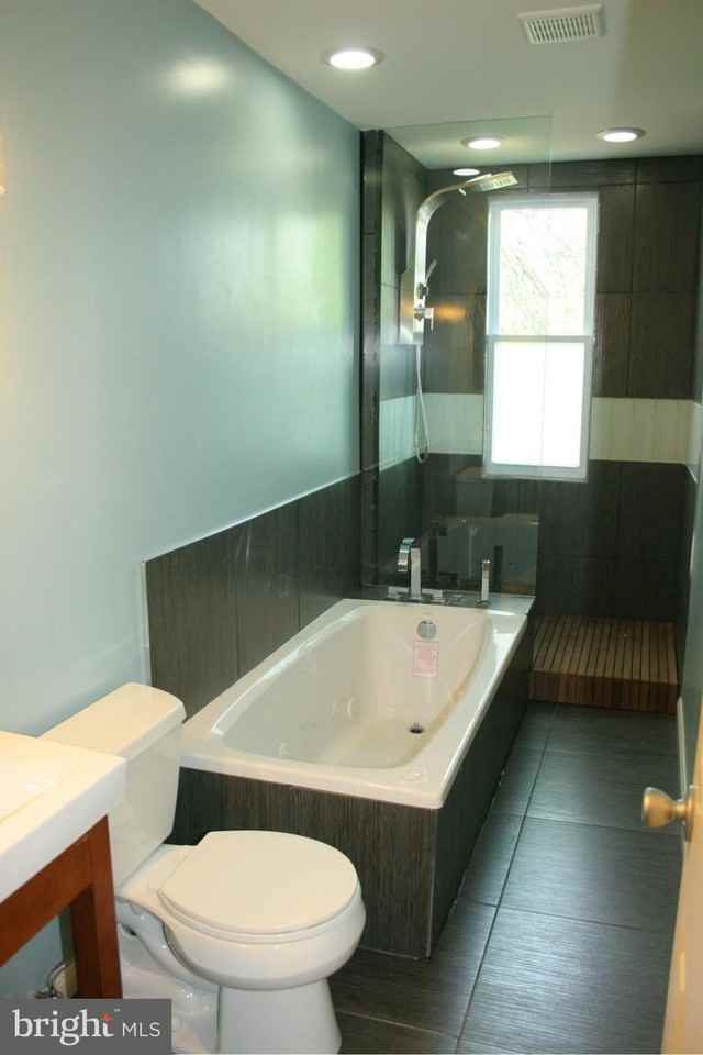 1040 6th St Ne #202 - Photo 6 of 12