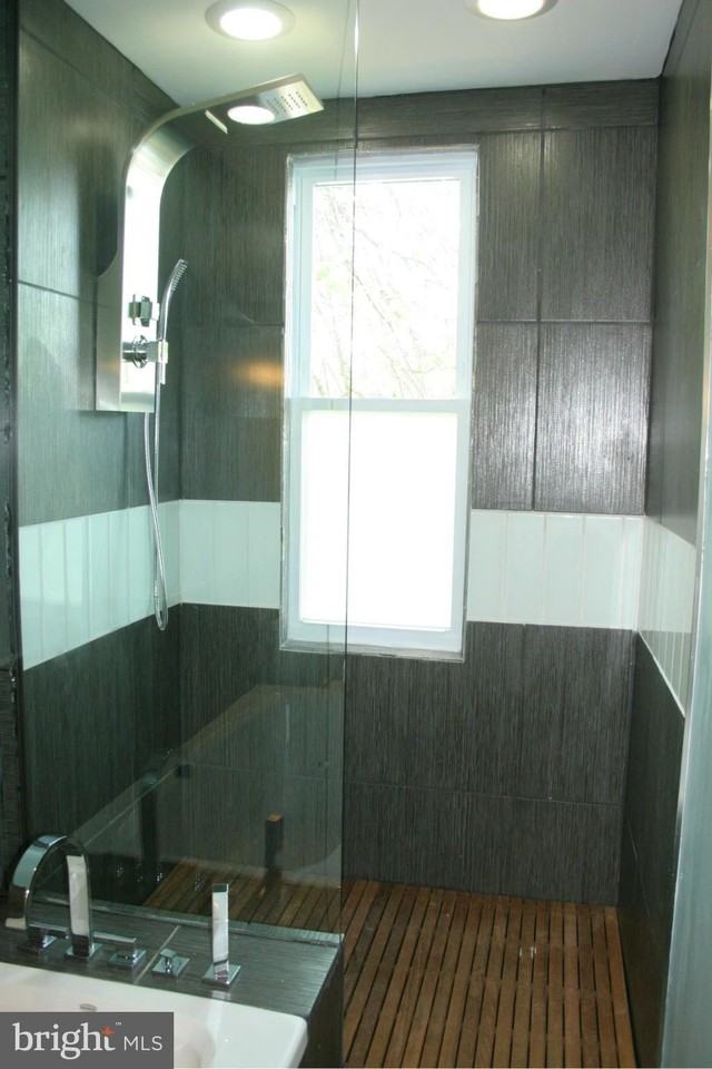 1040 6th St Ne #202 - Photo 7 of 12