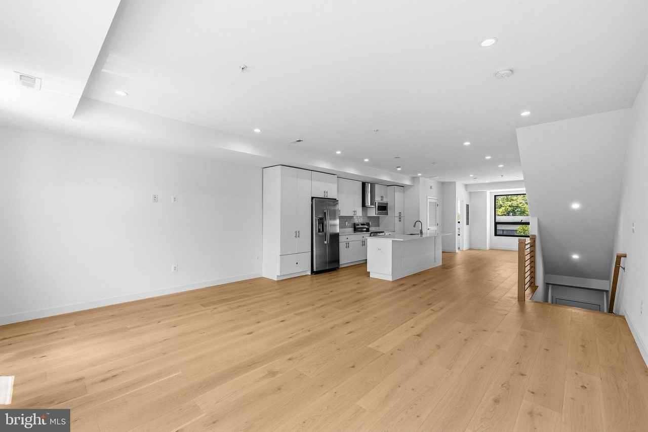 2530 Elvans Rd Se - Photo 3 of 45