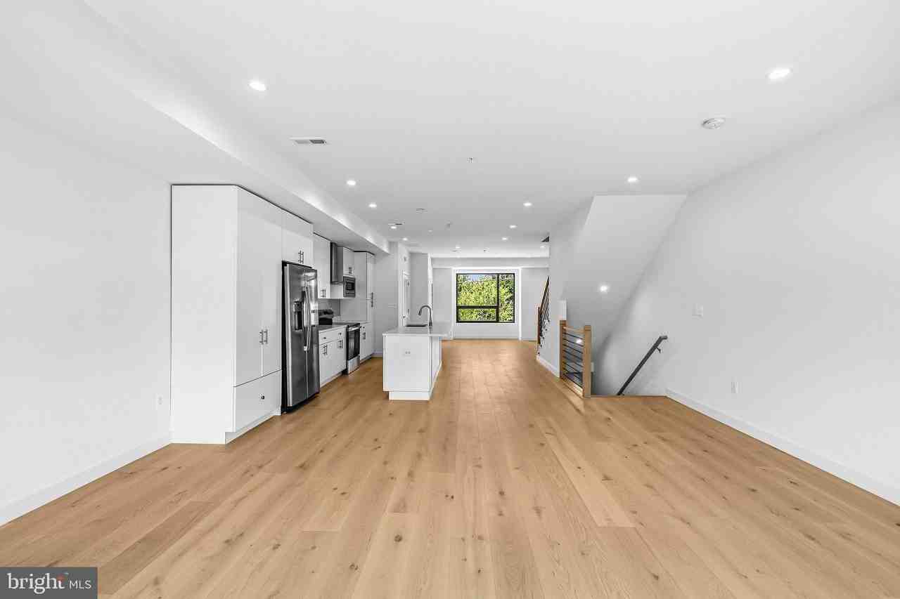 2530 Elvans Rd Se - Photo 4 of 45