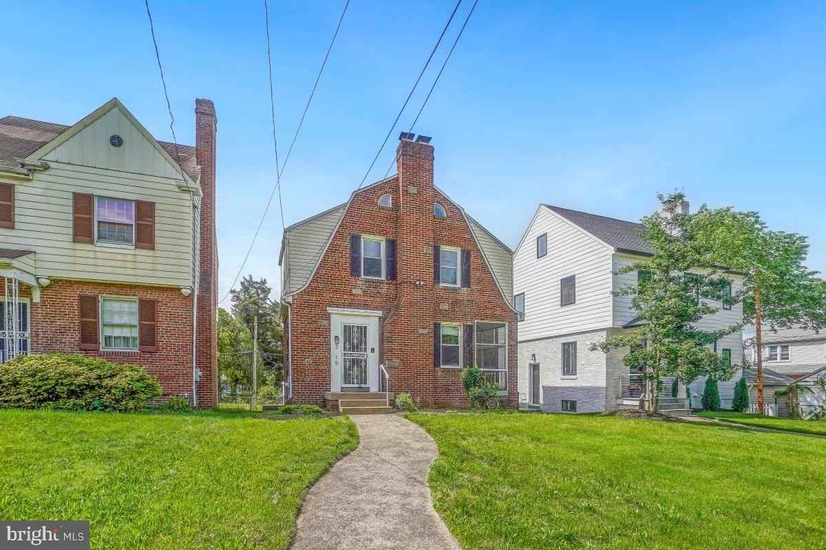 2615 Otis St Ne - Photo 2 of 45