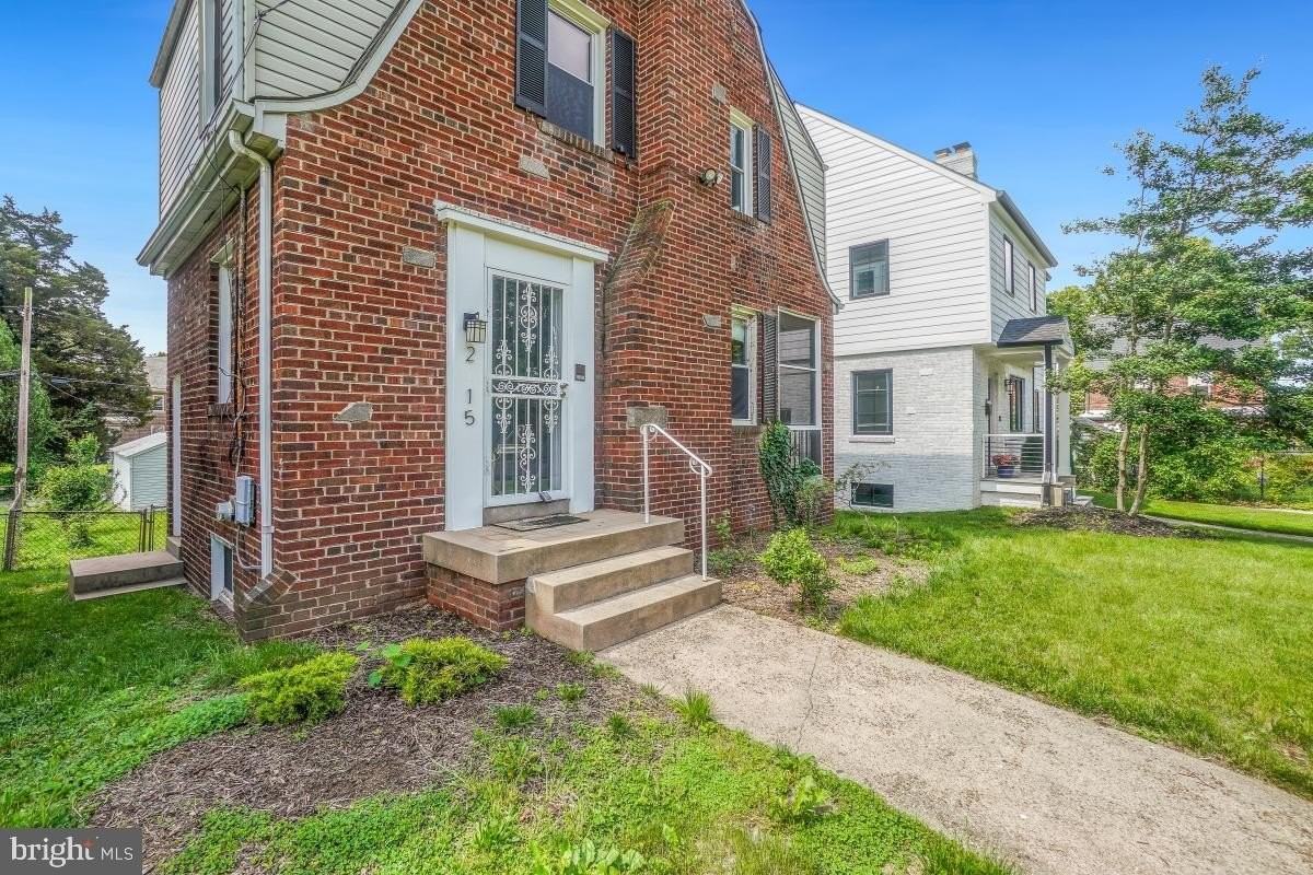 2615 Otis St Ne - Photo 4 of 45