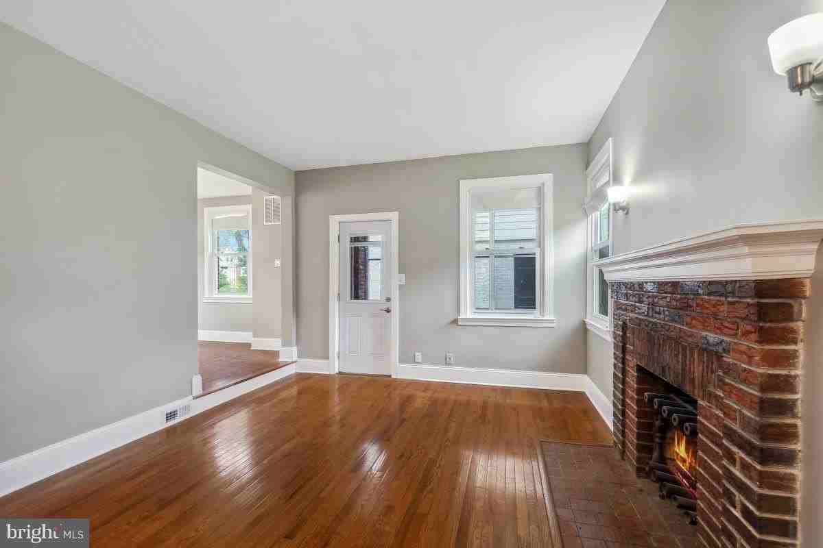 2615 Otis St Ne - Photo 6 of 45