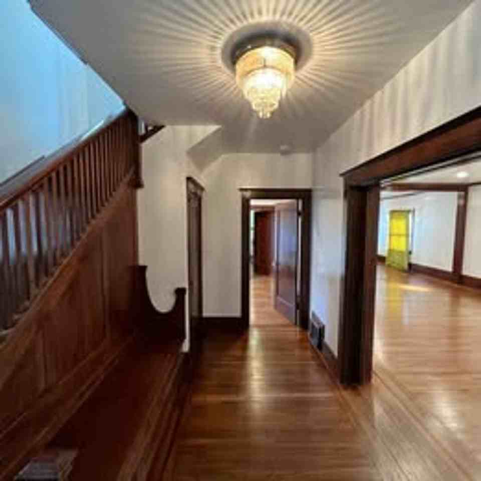 715 30th St - Photo 5 of 47