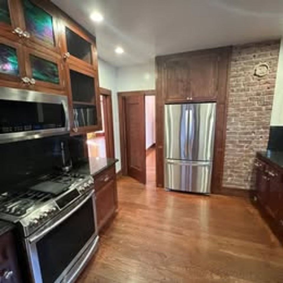 715 30th St - Photo 6 of 47