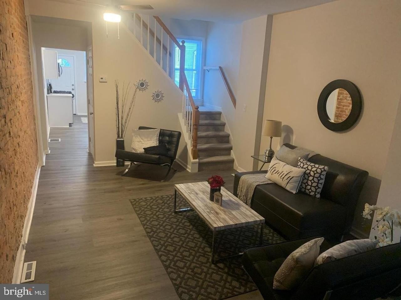 1705 W 8th St - Photo 2 of 13