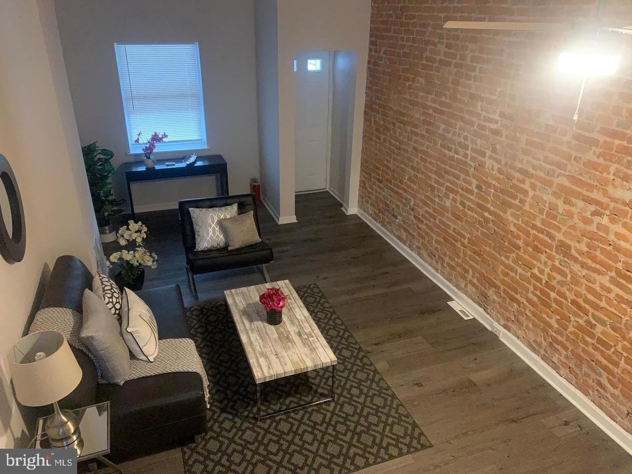 1705 W 8th St - Photo 3 of 13