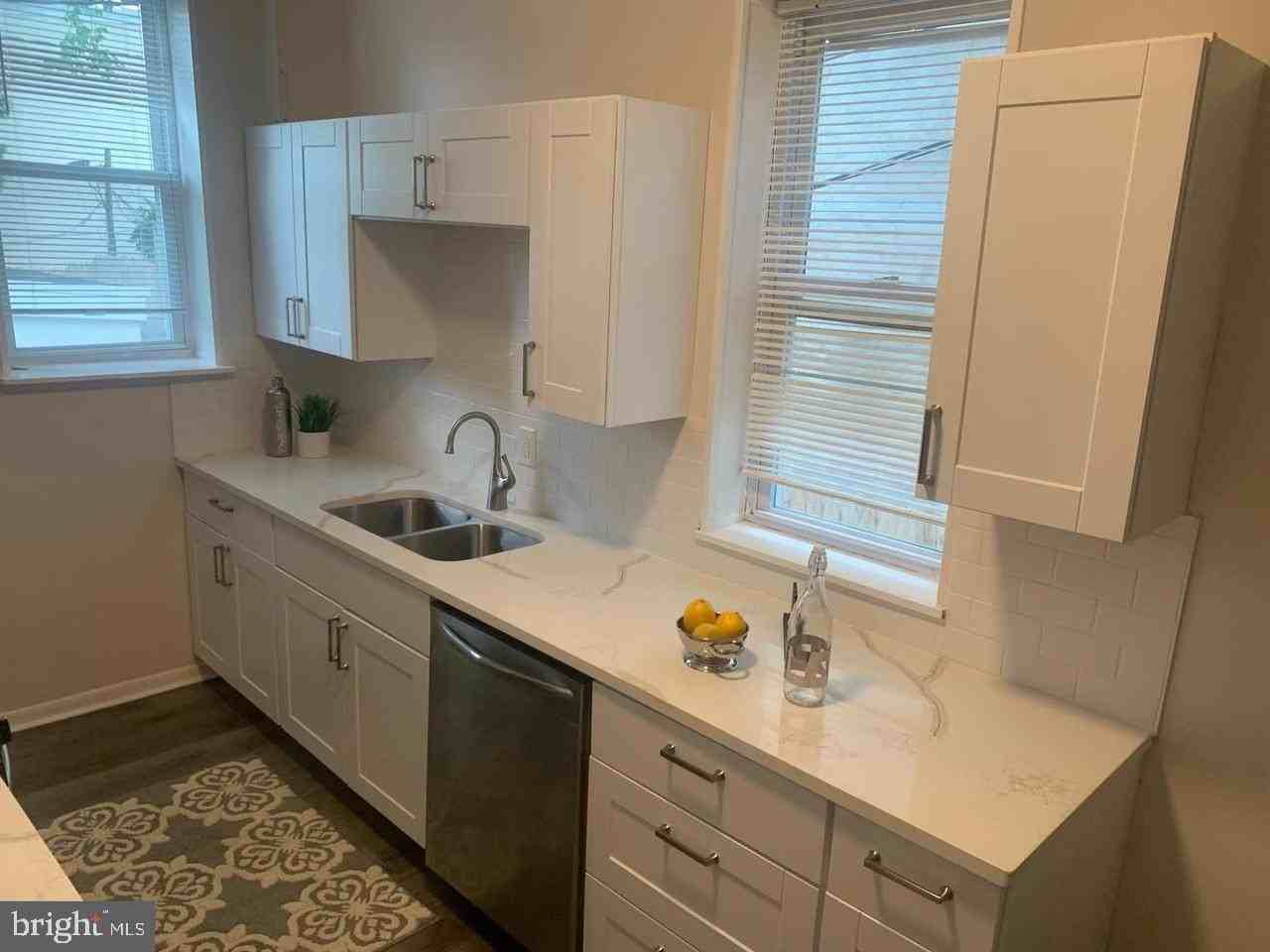 1705 W 8th St - Photo 5 of 13