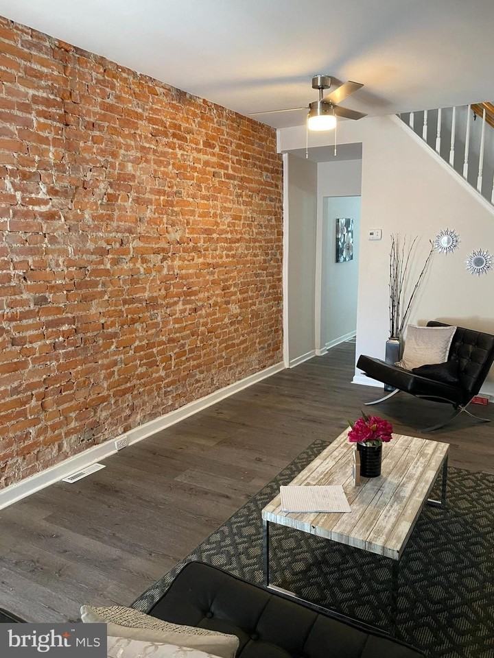 1705 W 8th St - Photo 6 of 13