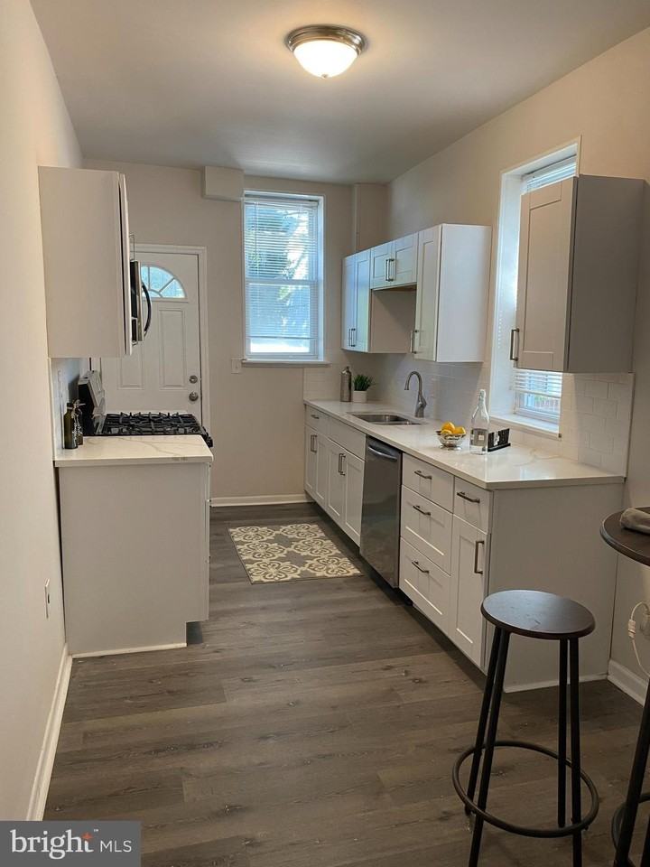 1705 W 8th St - Photo 7 of 13