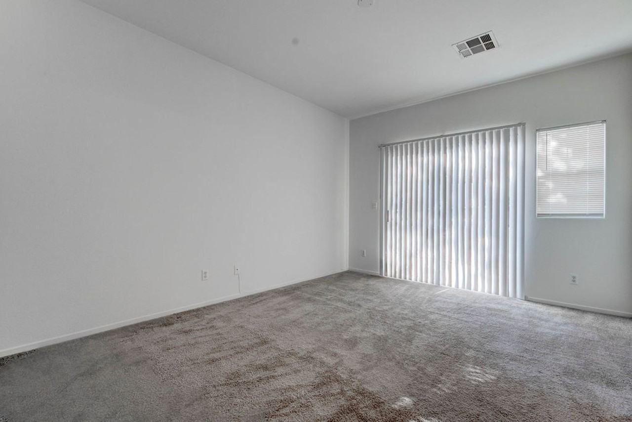 1846 Scimitar Dr - Photo 2 of 32