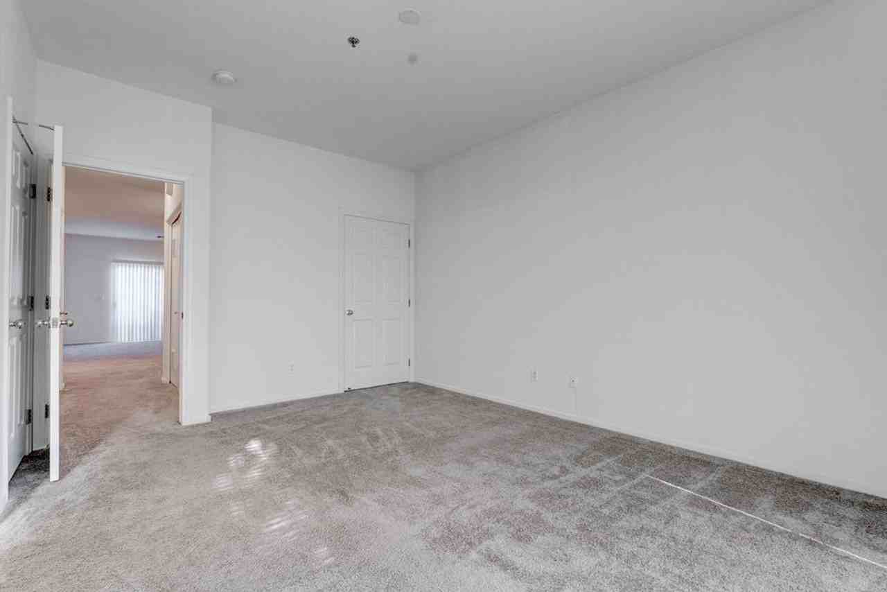 1846 Scimitar Dr - Photo 5 of 32