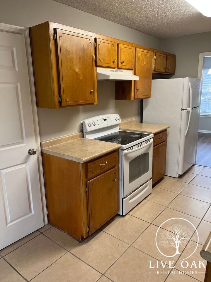 801 Brickyard Rd - Photo 3 of 16