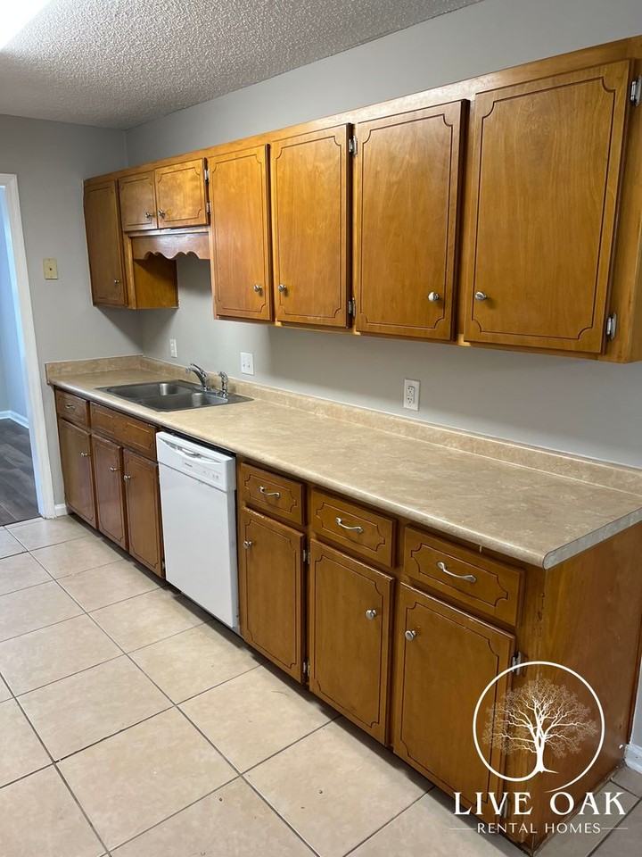 801 Brickyard Rd - Photo 4 of 16