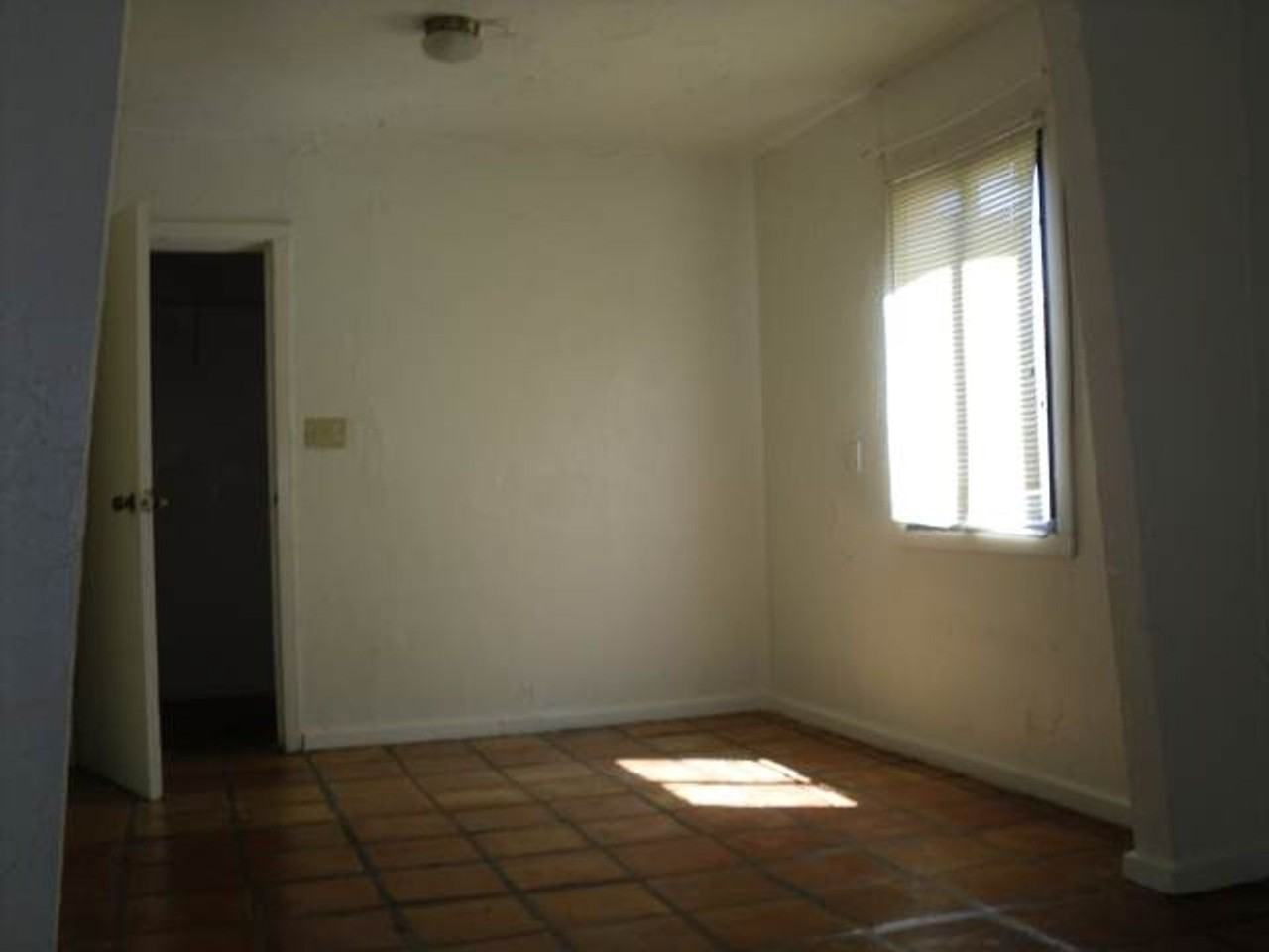 504 W Brown St - Photo 2 of 9