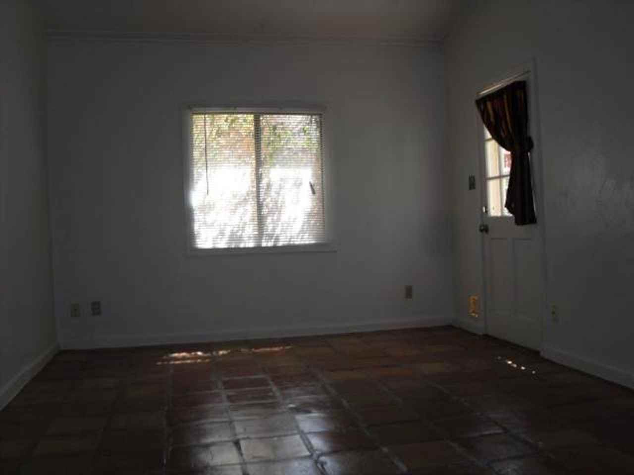 504 W Brown St - Photo 3 of 9