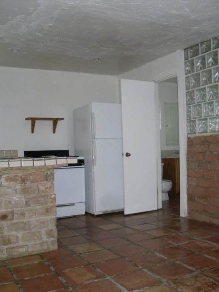 504 W Brown St - Photo 4 of 9