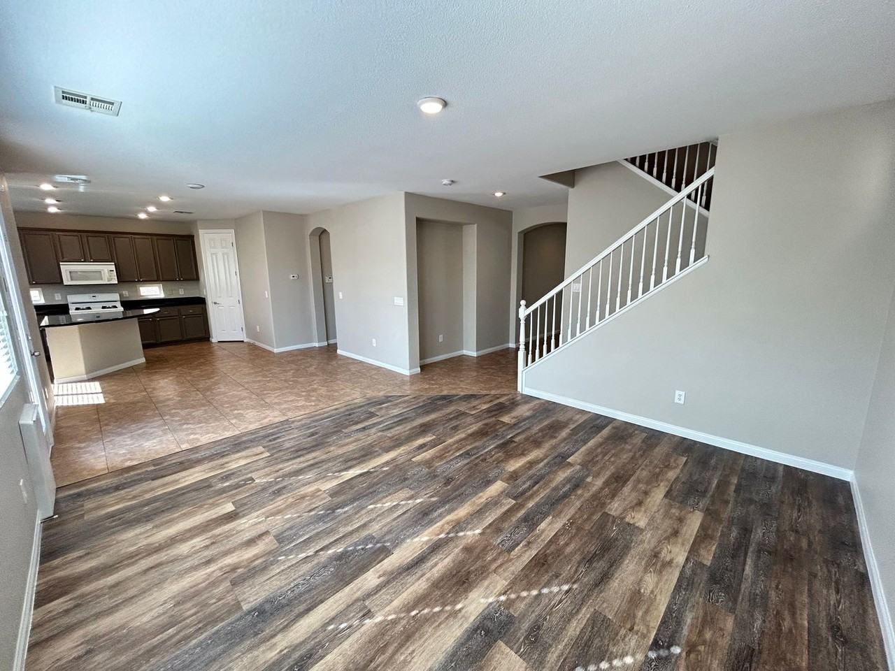 10743 Knickerbocker Ave - Photo 6 of 40