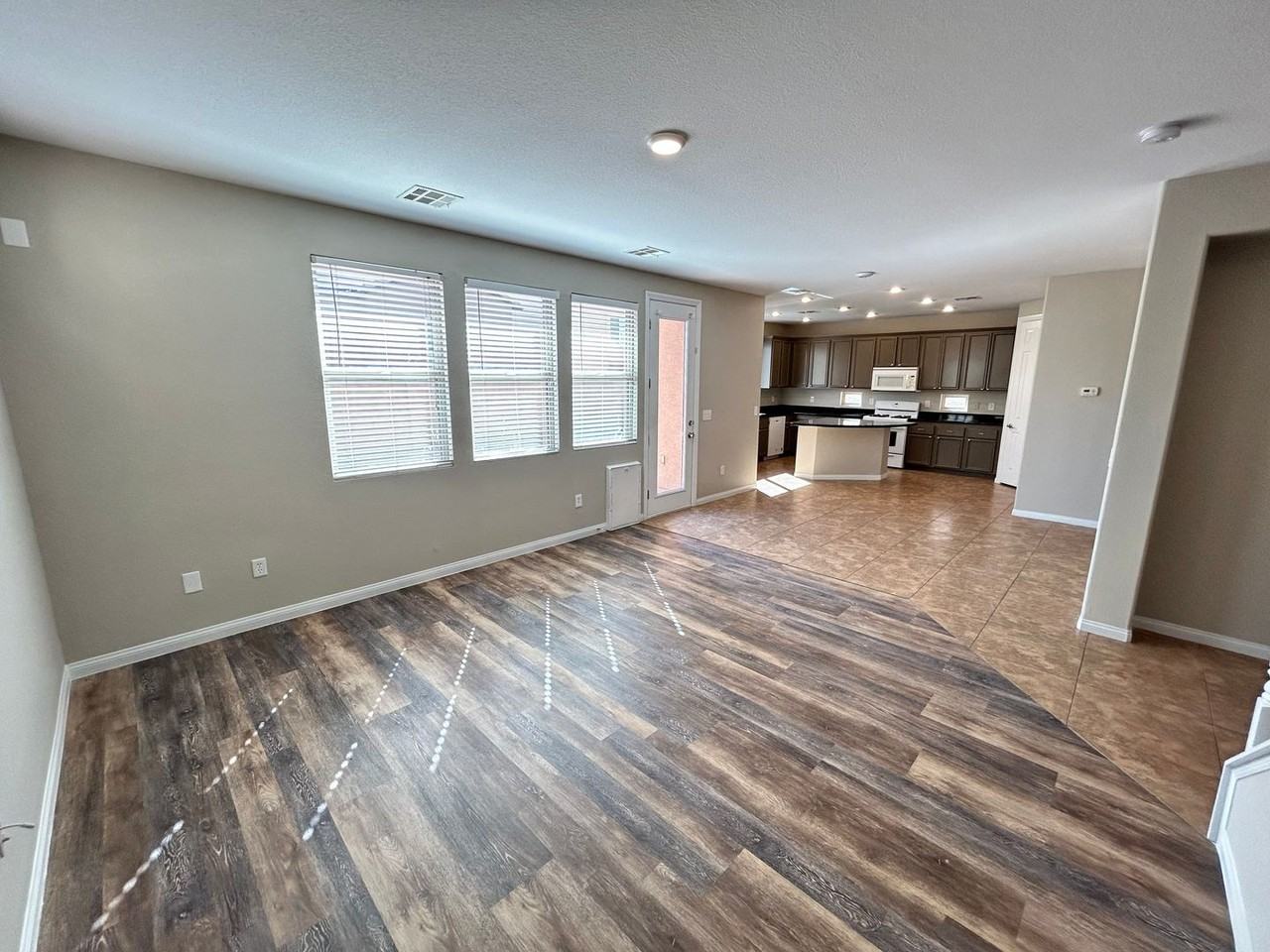 10743 Knickerbocker Ave - Photo 7 of 40