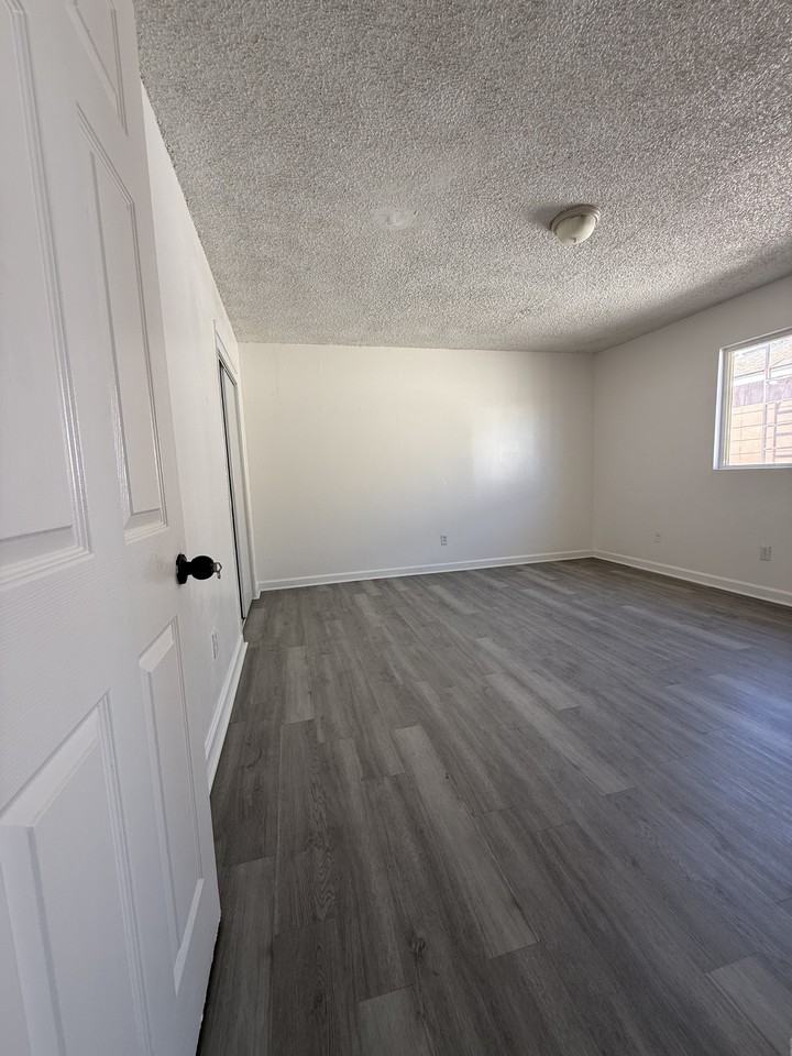 1312 Flower St #C - Photo 2 of 6