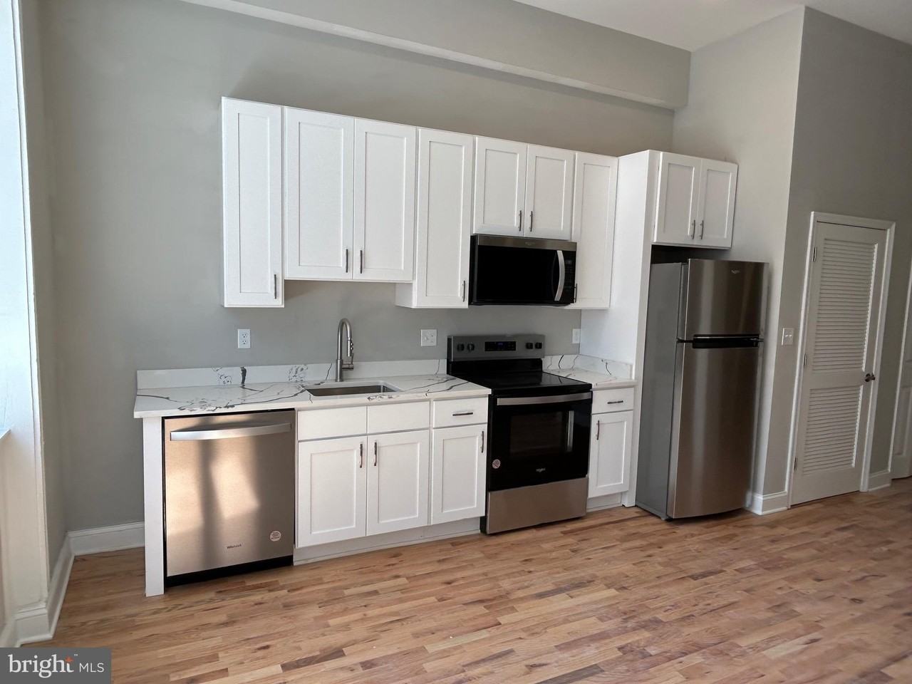 100 W Lexington St #204 - Photo 4 of 25