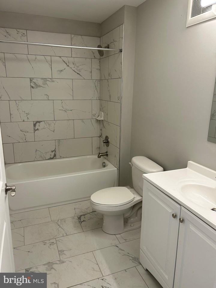 100 W Lexington St #204 - Photo 5 of 25