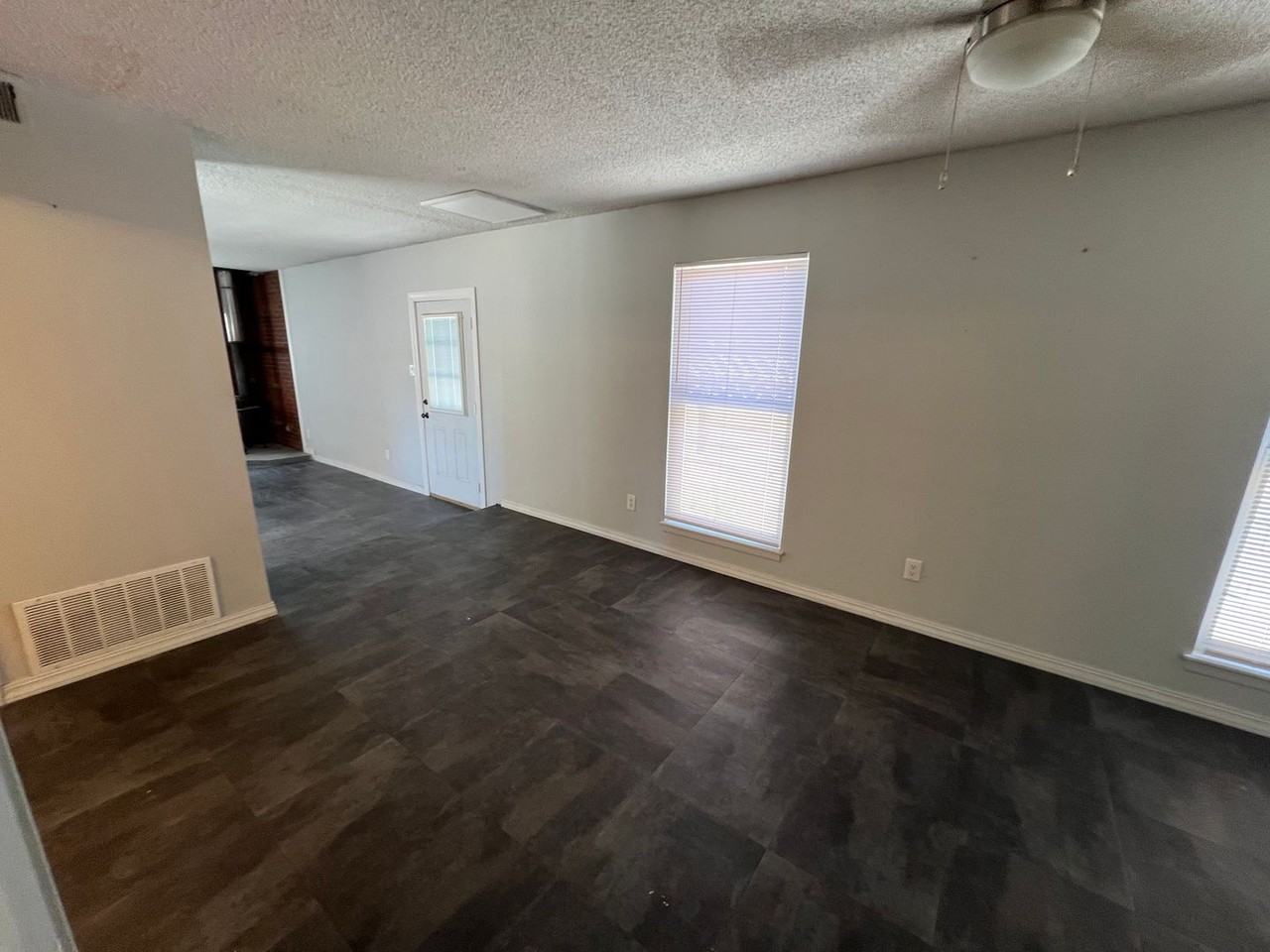 1109 Chama St Ne - Photo 7 of 19