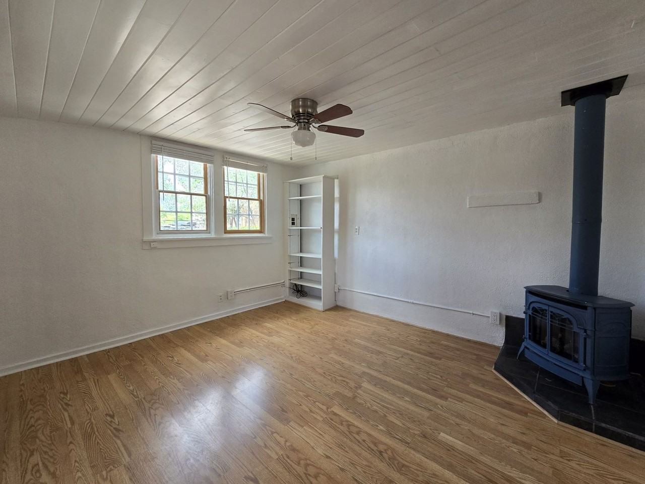 310 Staab St - Photo 3 of 20