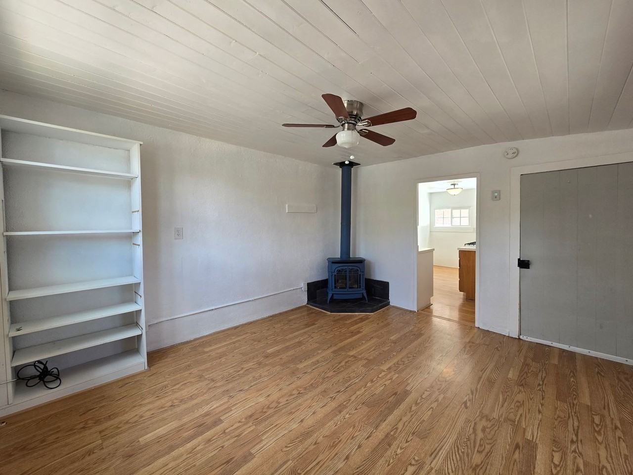 310 Staab St - Photo 4 of 20