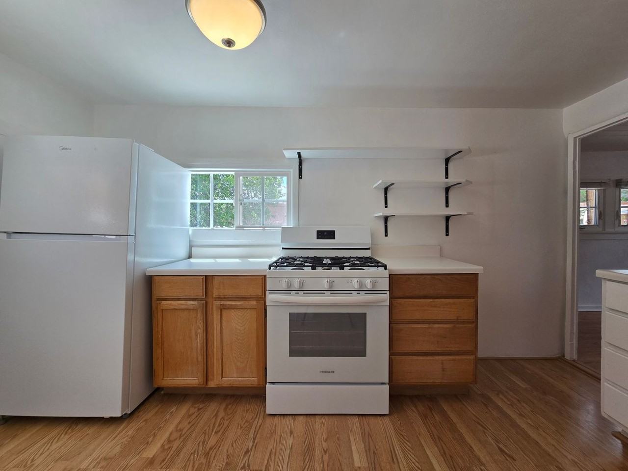 310 Staab St - Photo 5 of 20