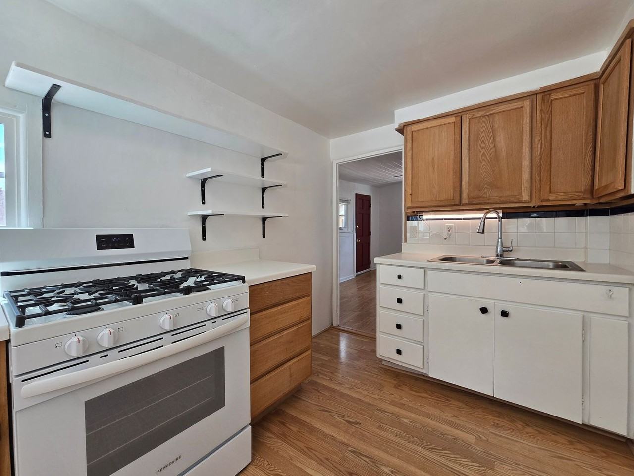 310 Staab St - Photo 6 of 20