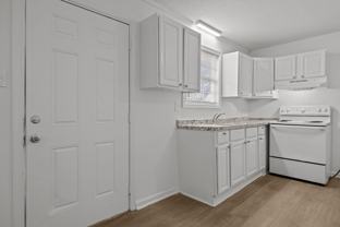 Lovely Two Bedroom One Bath Apartment. - Photo 1 of 1