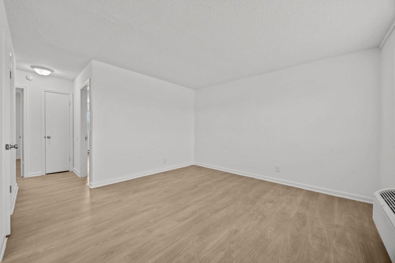 Lovely Two Bedroom One Bath Apartment. - Photo 2 of 32