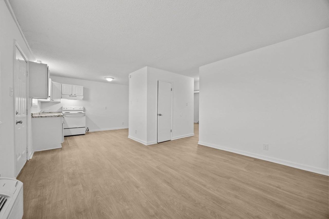 Lovely Two Bedroom One Bath Apartment. - Photo 3 of 32